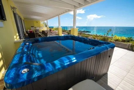 Family Retreat: Spend a Budget-Friendly Vacation in Bermuda  -,  Enjoy an unforgettable family reunion in Bermuda, Caribbean. Spend memorable moments with your family in luxury Island vacation rentals Bermuda. 