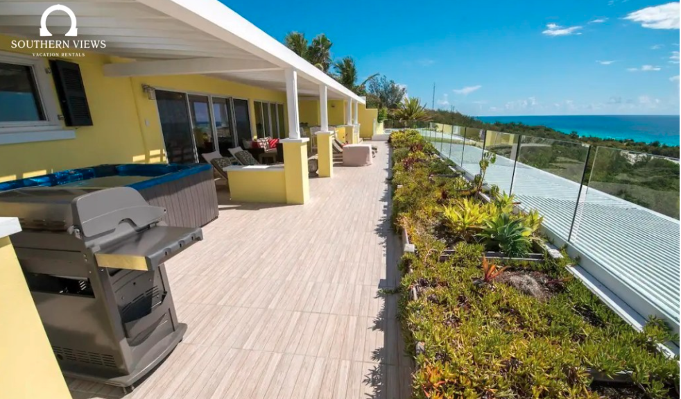Discover the 8 best things to do in Bermuda, from pink-sand beaches and historic landmarks to snorkeling, island tours, and outdoor adventures. Explore top attractions and unforgettable activities for your perfect Bermuda getaway.
